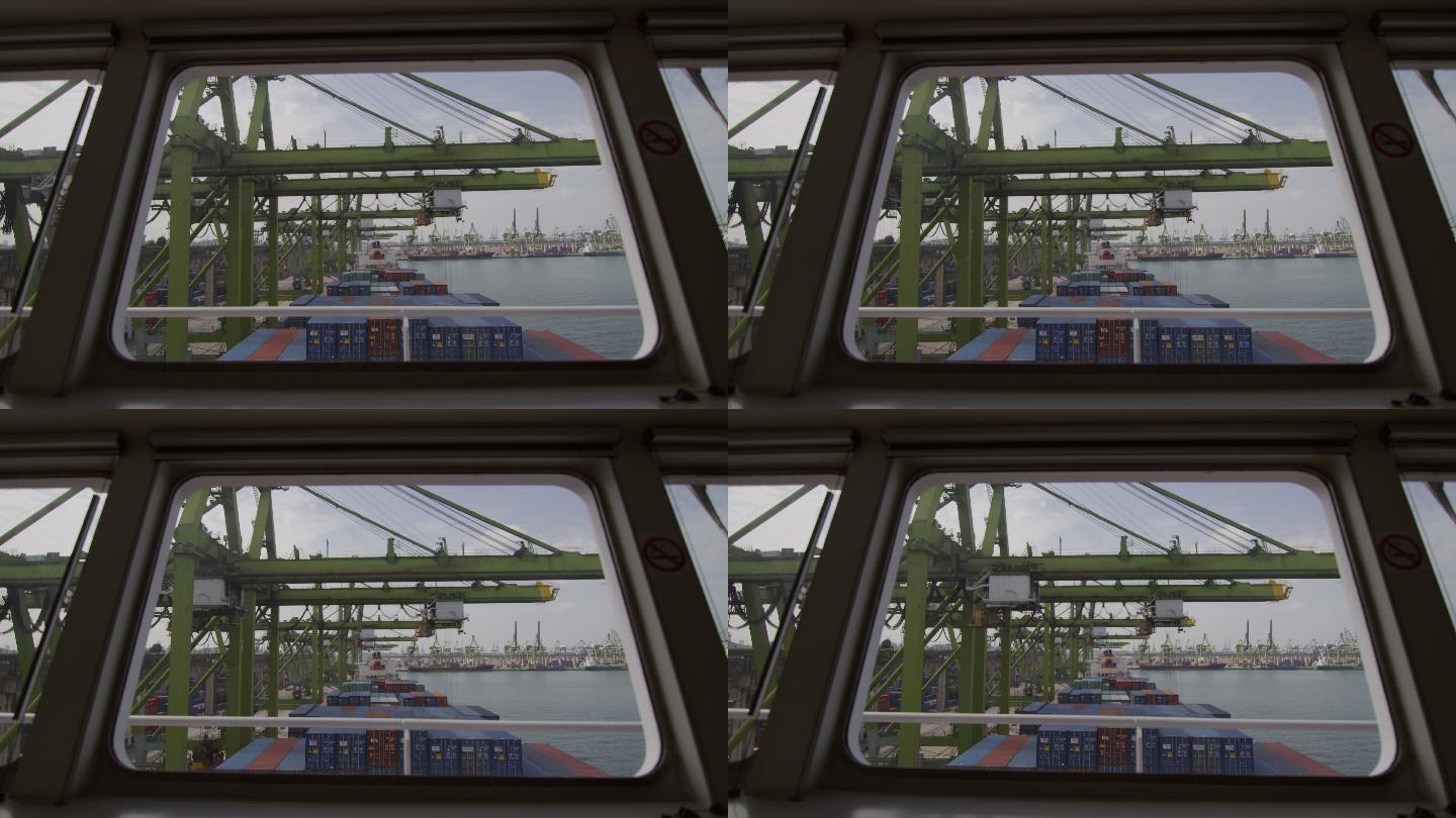 通过货轮驾驶室窗户看到的港口