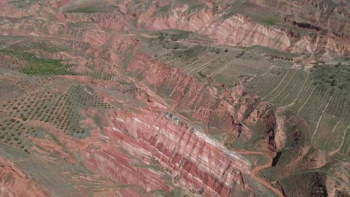 航拍宁夏西吉须弥山石窟七彩丹霞2