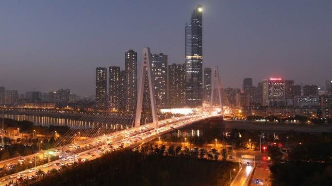 武汉市月湖桥与越秀金融中心大厦夜景