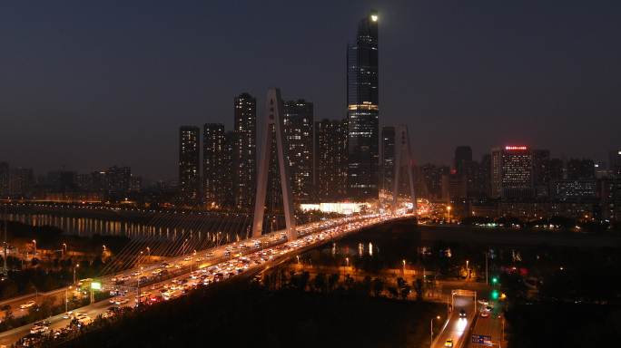 武汉市越秀金融中心大厦与月湖桥夜景