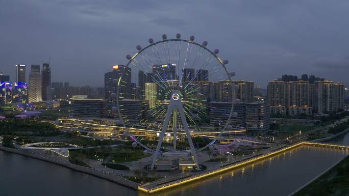 航拍前海湾区之光：深圳欢乐港湾摩天轮夜景