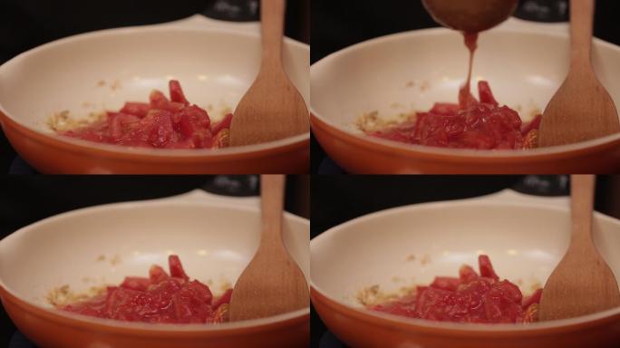 切西红柿做番茄酱  (1)