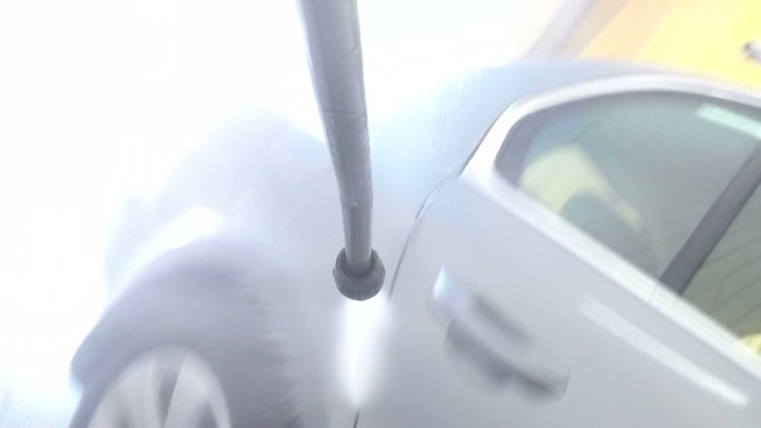 高压清洗机用于清洗汽车