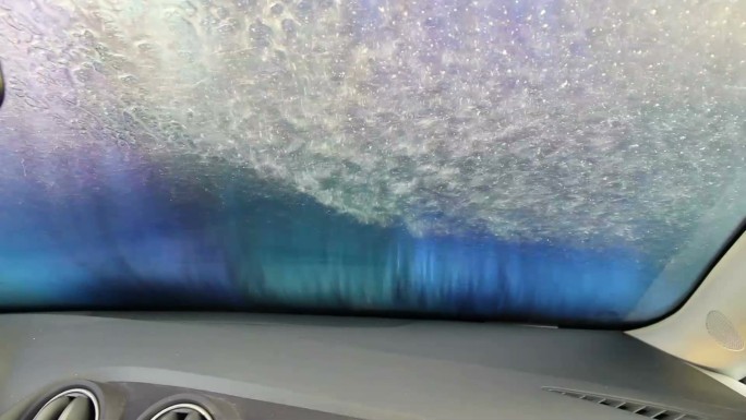 自动隧道洗车挡风玻璃水肥皂泡