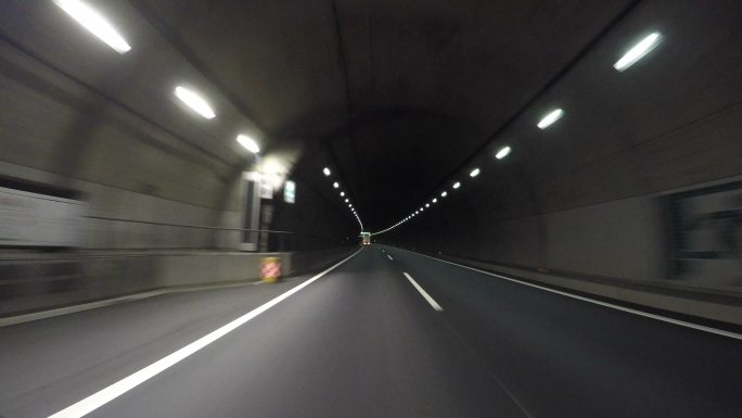 隧道驾驶出行驾驶涵洞