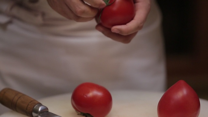 烫西红柿去皮切块  (3)