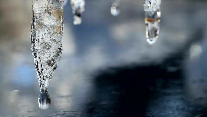 融化的冰柱冰晶结冰冰雪