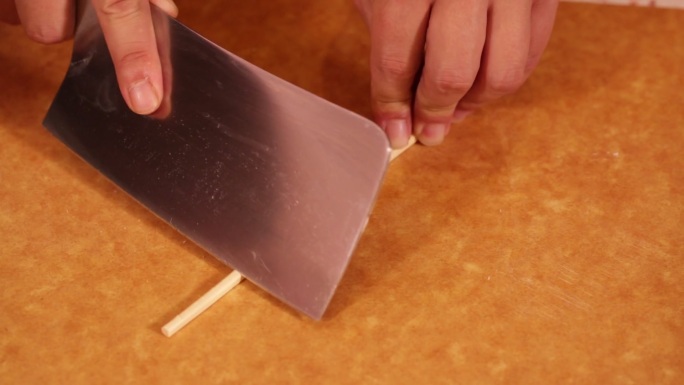 筷子木质软硬用菜刀砍筷子  (4)