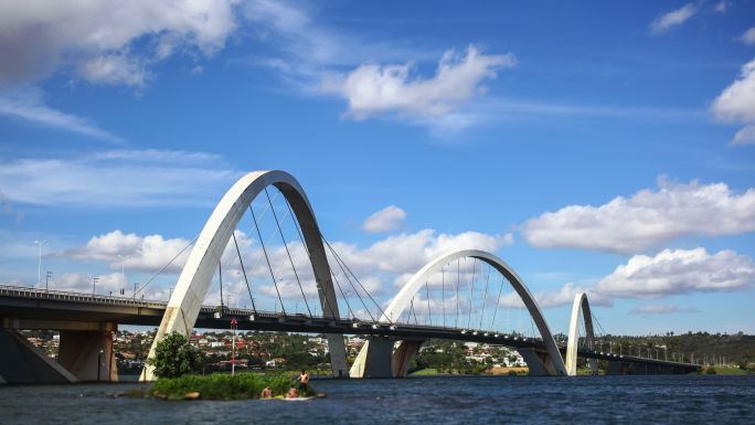 巴西桥的延时视频。