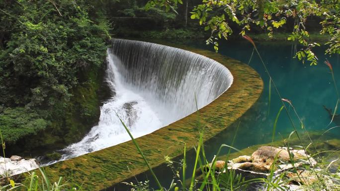 贵州水库风景水帘水幕实拍视频溪水泉水