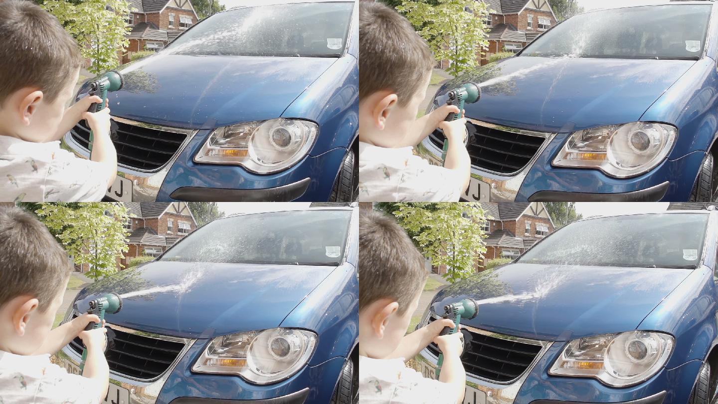 一个小男孩正在洗车