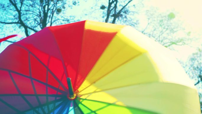 转动的彩虹伞