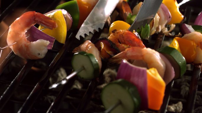 虾和蔬菜串烤洋葱灯笼椒餐饮机构