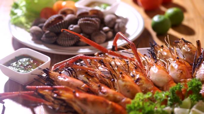 新鲜的海鲜山珍海味海虾美味海边美食