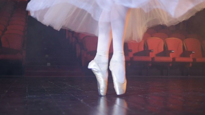 芭蕾舞者的脚视频素材踮起脚垫脚