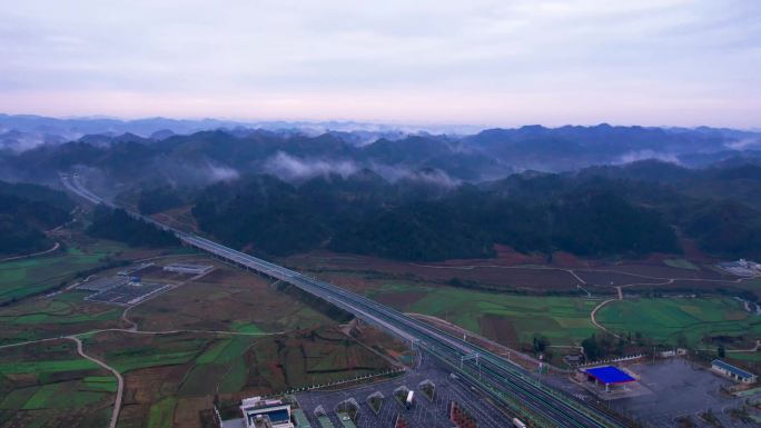 贵州都香高速摆塘服务区雨后清晨延时