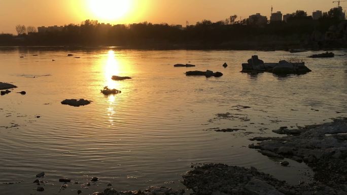 河流河畔与夕阳