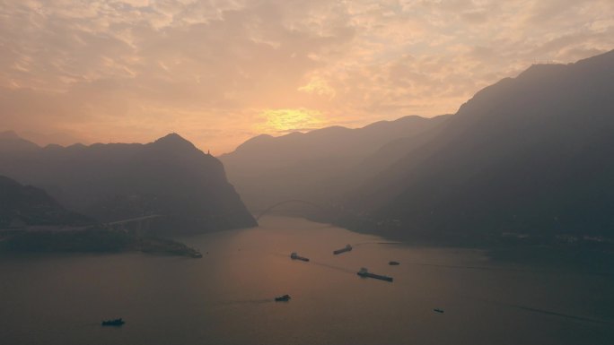 航拍重庆巫山巫峡峡口日出