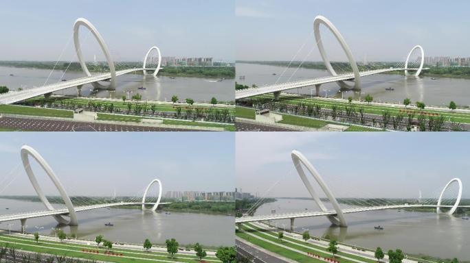 “网红桥”南京眼步行桥  跨江发展