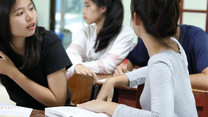 学生小组分享学习的想法