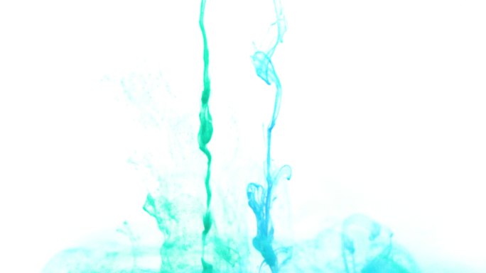 蓝绿色和蓝色墨水在水中向下扩散
