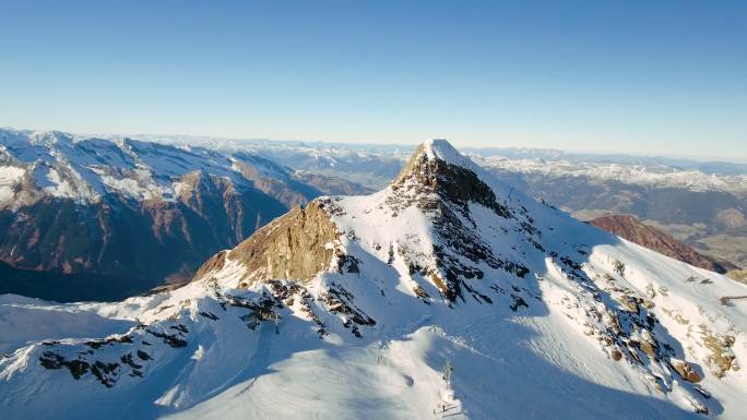 阿尔卑斯山风景雪山雪峰高原海拔航拍俯瞰