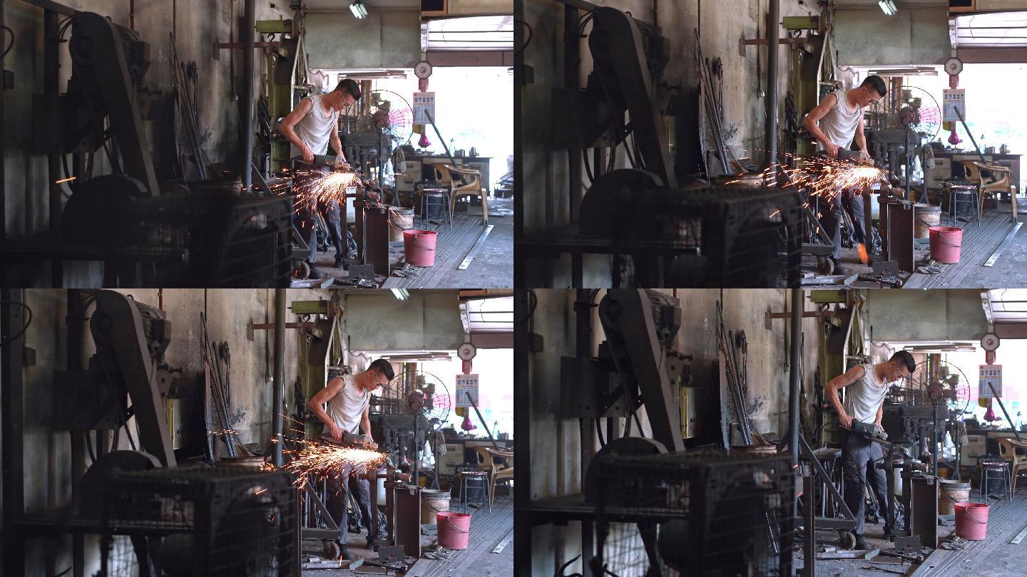 手工工人在马来西亚铁匠车间打磨