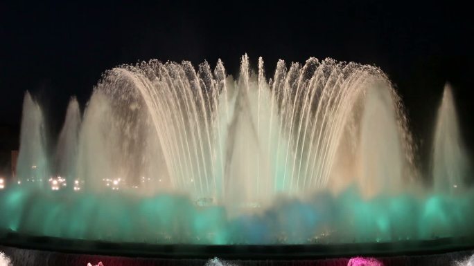 巴塞罗那的魔幻喷泉音乐和灯光
