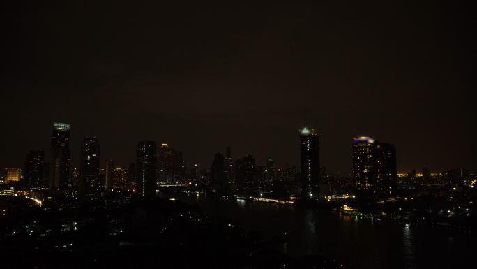 闪电与雷暴云在曼谷城市