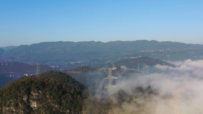 云雾大山高压铁塔