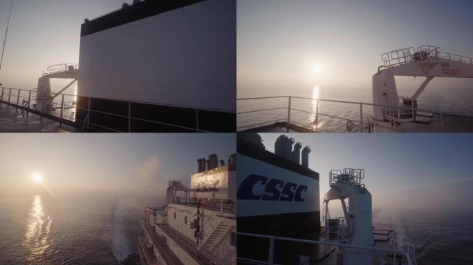 航海中的早晨日出