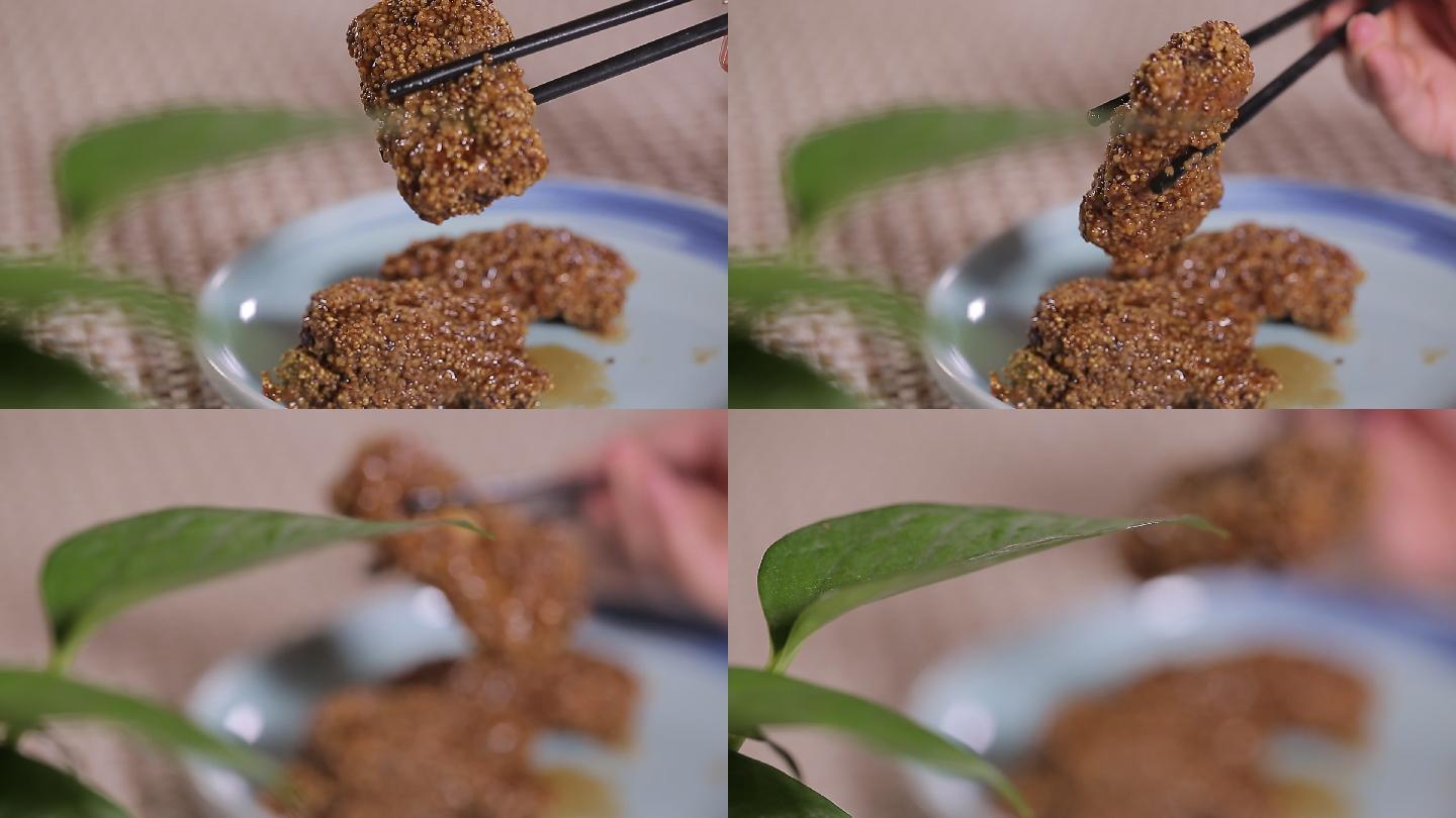 筷子夹起一块小米排骨粉蒸排骨 (1)