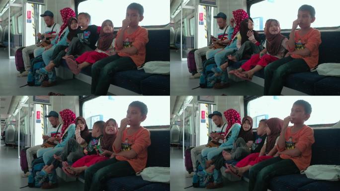 马来西亚地铁上的父母和孩子