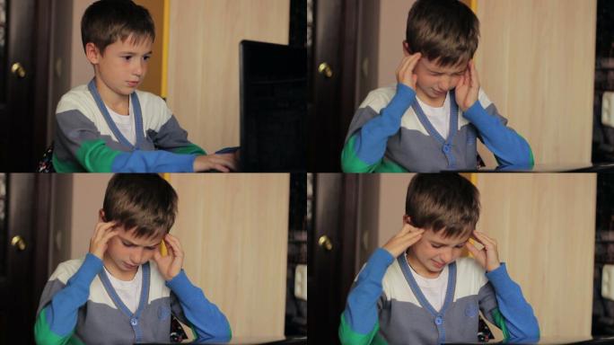 男孩在家玩电脑头疼