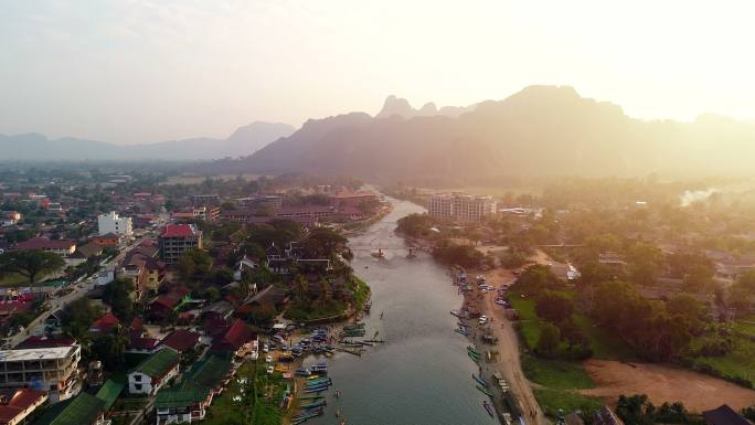 老挝万荣村东南亚旅游河道海外游