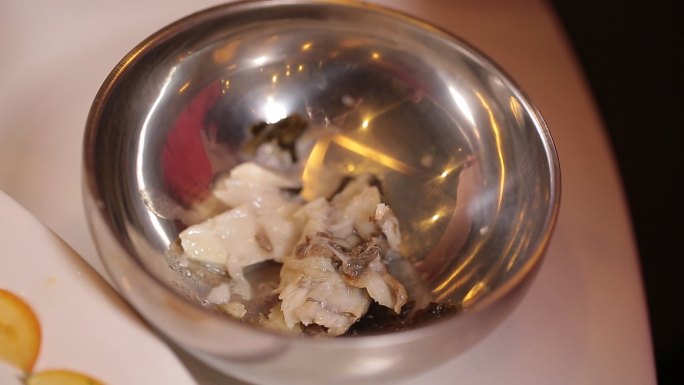 吃鱼挑鱼刺鲜嫩鱼肉 (3)