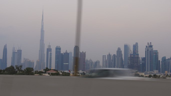 迪拜城市汽车视角高楼大厦道路车流