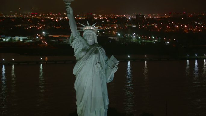 自由女神像航拍城市航拍宣传灯火建筑群摩天