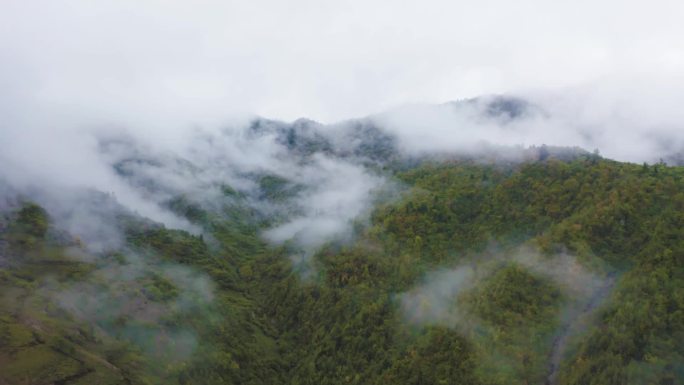 航拍云山雾海穿云