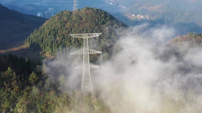 云雾大山高压线路铁塔