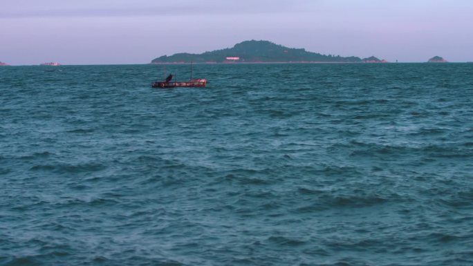 海边 玩耍 温馨 唯美 海浪 小孩