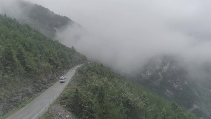 云雾大山救护车4k