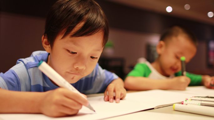 儿童绘画和写作艺术知识未成年学生