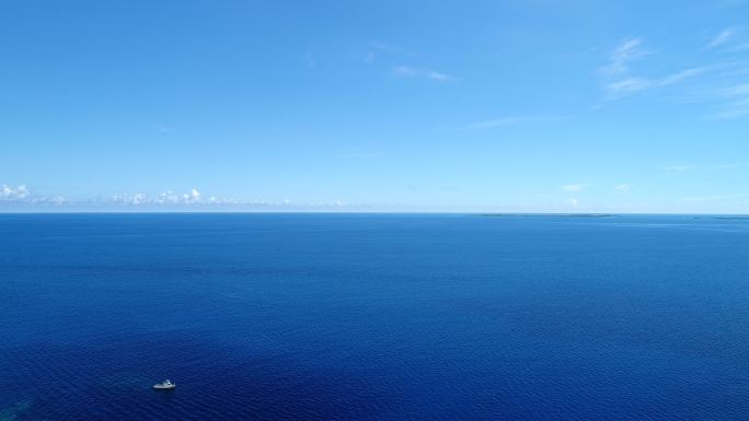 冲绳美丽的海景水天一色广袤无垠平静海面