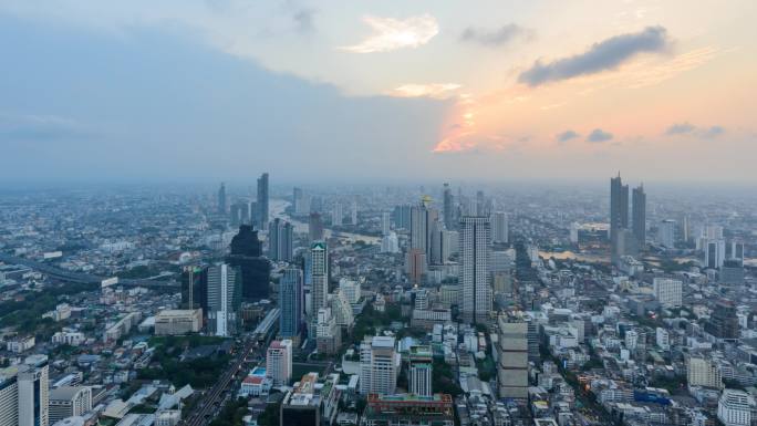 曼谷城市在夜间的高景