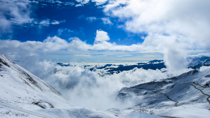 川西雪山雪景熊猫王国宝兴蓝天云海云瀑延时