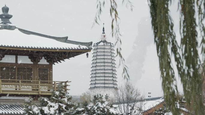 中国传统古塔与寺庙冬季雪景