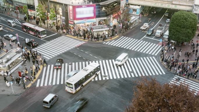 涉谷十字路口广场时间流逝鸟瞰图。