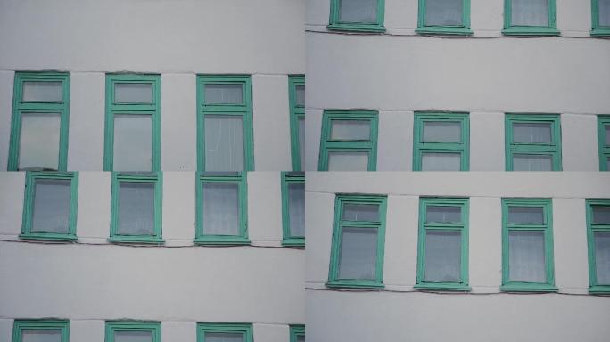 建筑上绿色的旧窗户