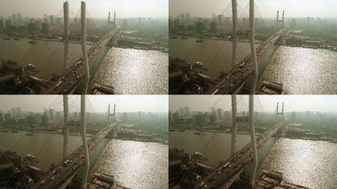 南浦大桥和黄浦江在中国上海鸟瞰图